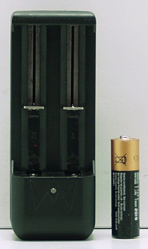 Зарядное устройство для 2 акк. 18650 NGY-263