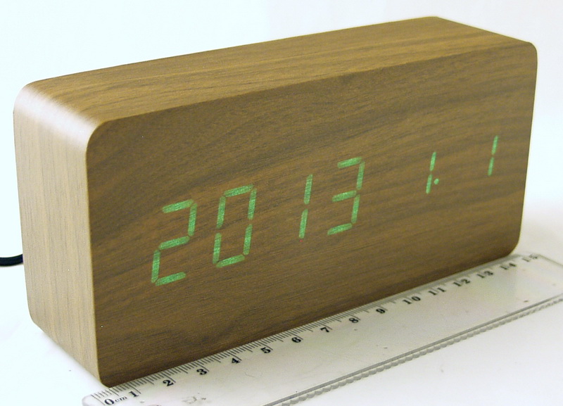 Часы-будильник электронные VST-862-4 (ярко-зелен. циф.) коричнев. дерев.