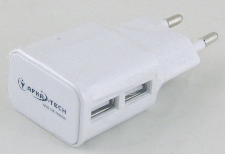 Сетевое зарядное устройство 5V 2+1A 2 USB AF-136 белый