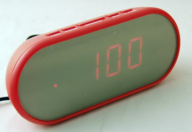 Часы-будильник электронные VST-712Y-1 (крас. циф.)