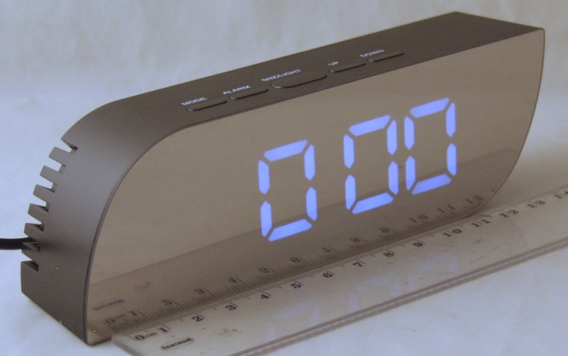 Часы-будильник электронные DS-018-6 (белые цифры)