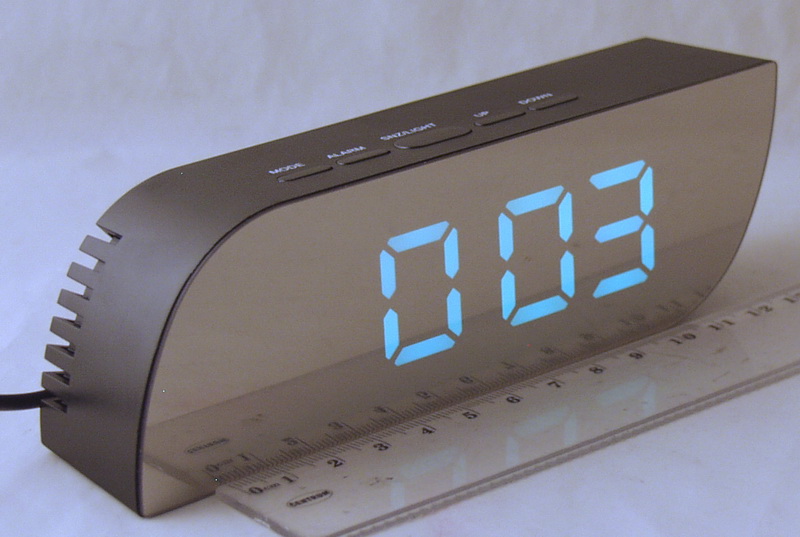 Часы-будильник электронные DS-018-2 (зеленые цифры)