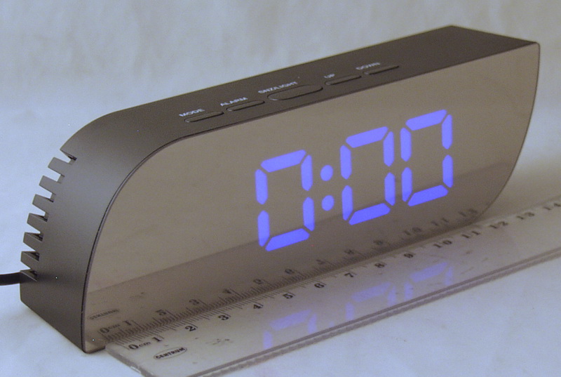 Часы-будильник электронные DS-018-5 (синие цифры)
