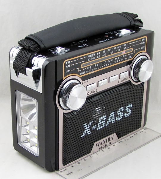 Радиоприёмник XB-382URT (FM,AM,SW) сетев./2R20, SD, USB, фонарь 1+6 ламп, встроен. аккум.