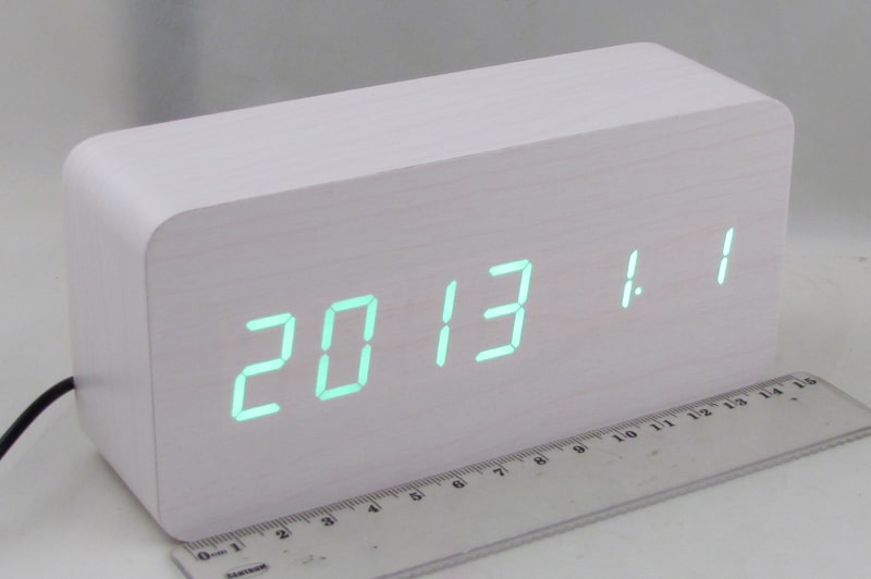 Часы-будильник электронные VST-862-4 (ярко-зелен. циф.) белые