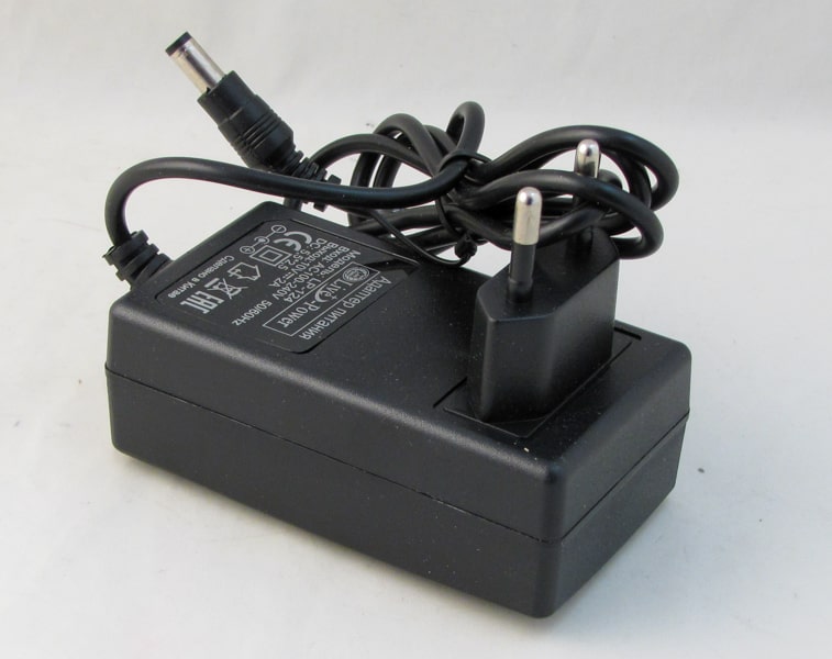 Блок питания (10V 2A) LP-124 толст. шт. (5,5*2,5)