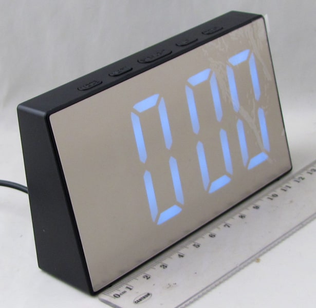 Часы-будильник электронные DS-3699L (белые цифры)