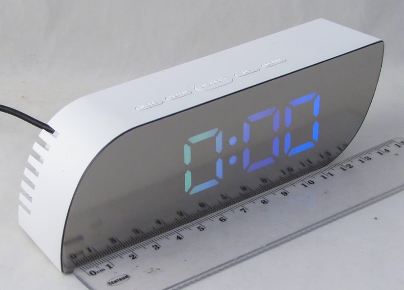 Часы-будильник электронные DS-018-7 (разноцв. цифры)
