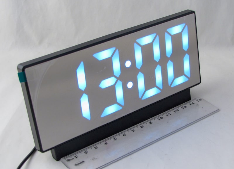 Часы-будильник электронные VST-897-6 (белые циф.)