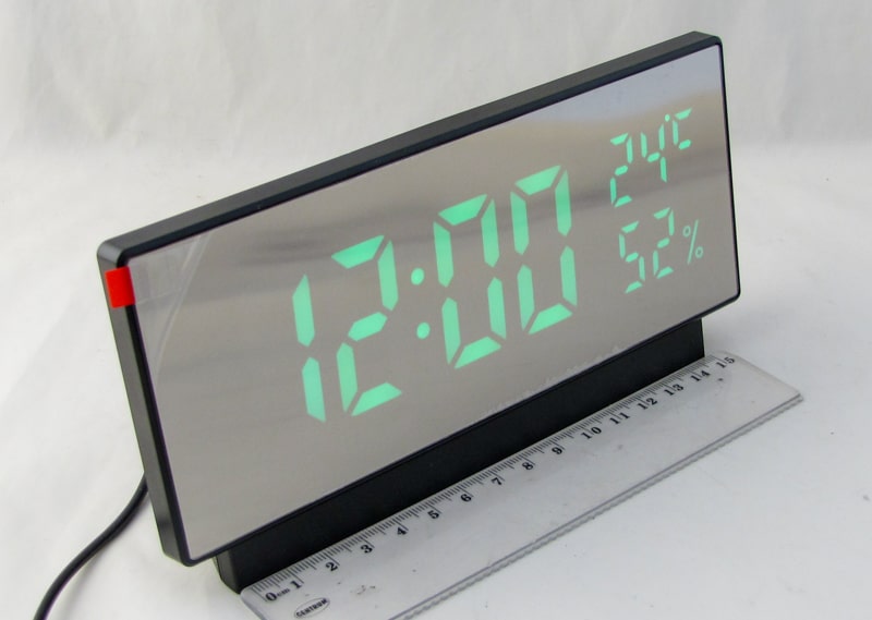 Часы-будильник электронные VST-897Y-4 (ярко-зелен. цифры)