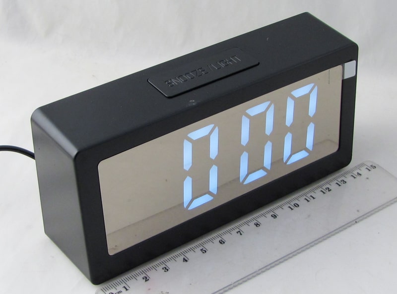 Часы-будильник электронные DS-3633 (белые цифры)