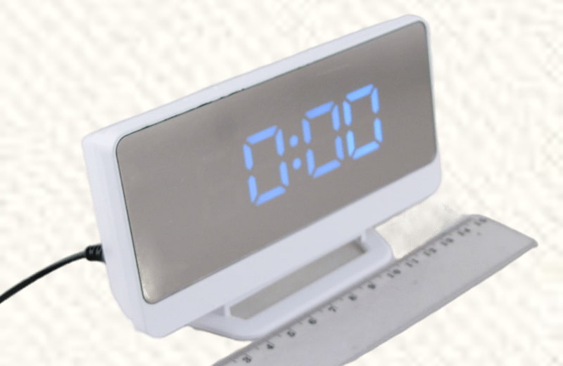 Часы-будильник электронные DS-068A-5 белый корпус (белые цифры)