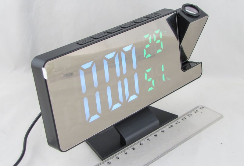 Часы-будильник электронные DS-3718LW (белые цифры) проекционные