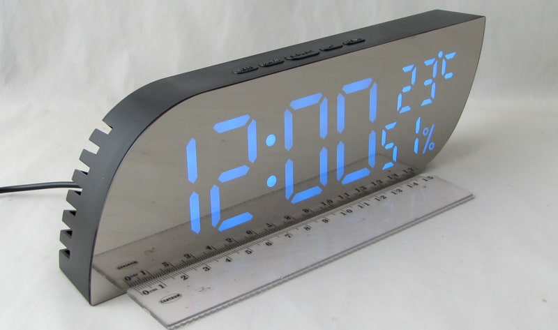 Часы-будильник электронные DS-7818 (белые цифры)