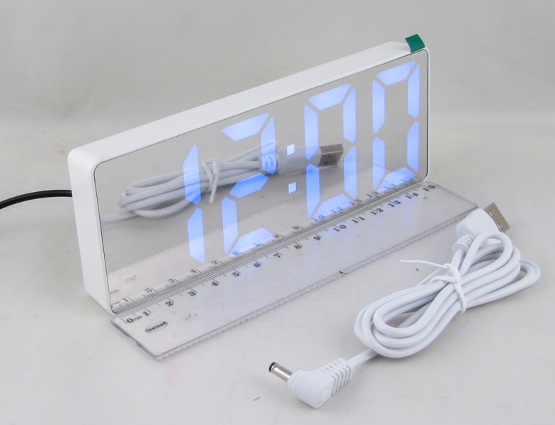 Часы-будильник электронные GH-0732 белый корпус (кнопка выбора цвета)