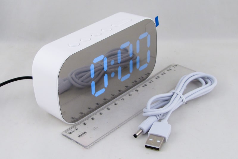 Часы-будильник электронные DS-6637 белый корпус (белые цифры)