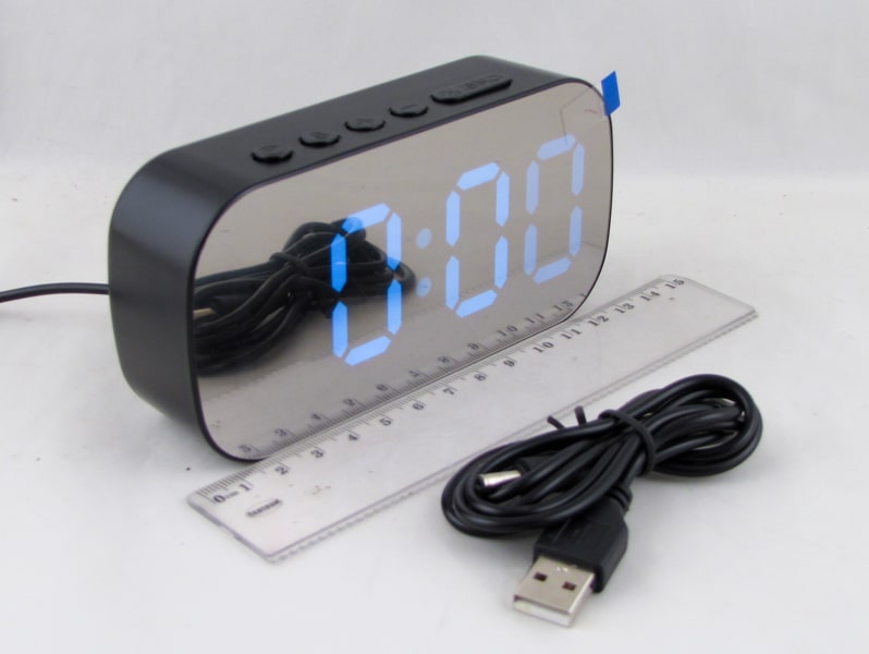 Часы-будильник электронные DS-6637 черный корпус (белые цифры)